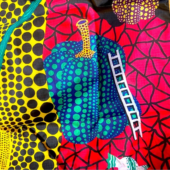 YAYOI KUSAMA LARGE COLORFUL SHOPPER BAG: GIRL LOOKING OUT OF PUMPKIN WINDOW - Picture 8 of 10